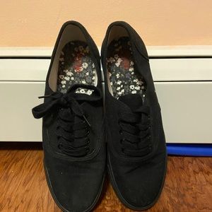 All Black Tennis Shoes